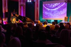 04.02.2026 Szczecin. Dom Kultury 13 Muz. Kashia Vega: Bogini Wody - artystyczny rytuał. Fot. Robert Stachnik.