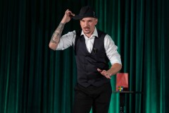 11.10.2024 Szczecin. DK 13 Muz. Michał Skubida - NieNaŻarty - magiczny stand-up. Fot. Robert Stachnik.