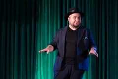 11.10.2024 Szczecin. DK 13 Muz. Michał Skubida - NieNaŻarty - magiczny stand-up. Fot. Robert Stachnik.