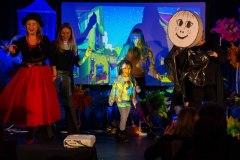 19.11.2025 Szczecin. Dom Kultury 13 Muz. Spektakl Magiczne Resko. Fot. Robert Stachnik.