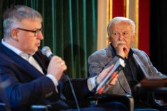 18.09.2025 Szczecin. Dom Kultury 13 Muz. Szczecińskie spotkania literackie 13 Muz - Z górnej półki - Zbigniew Kosiorowski - Nawrót. Fot. Robert Stachnik.