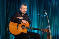 23.02.2026 Szczecin. Dom Kultury 13 Muz. Szczecińskie Wierszogranie - Piotr Woźniak śpiewa Tadeusza. Fot. Robert Stachnik.