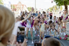 01.06.2017 Szczecin 13 Muz. spektakl dla dzieci Teatru Tańca Kiosk Ruchu Krzysztofa Lubki prezentowany na Alei Kwiatowej. fot.Robert Stachnik